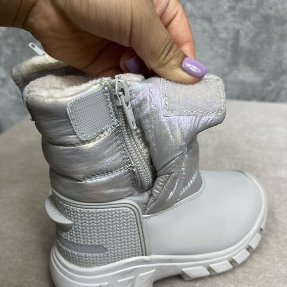 Hunter Kids Boots in Silver and White - Picture 12 of 15